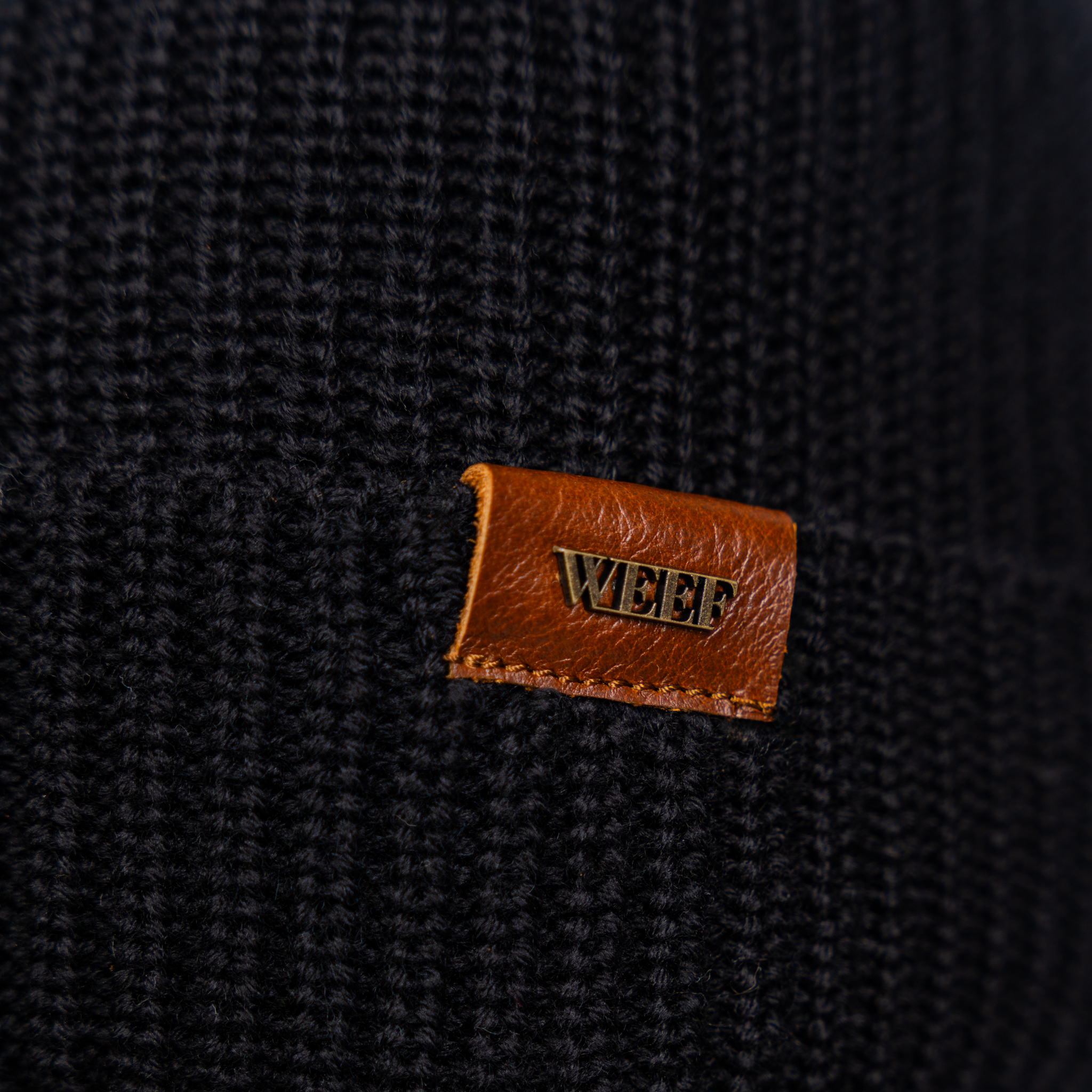 KNITTED HAT - BLACK