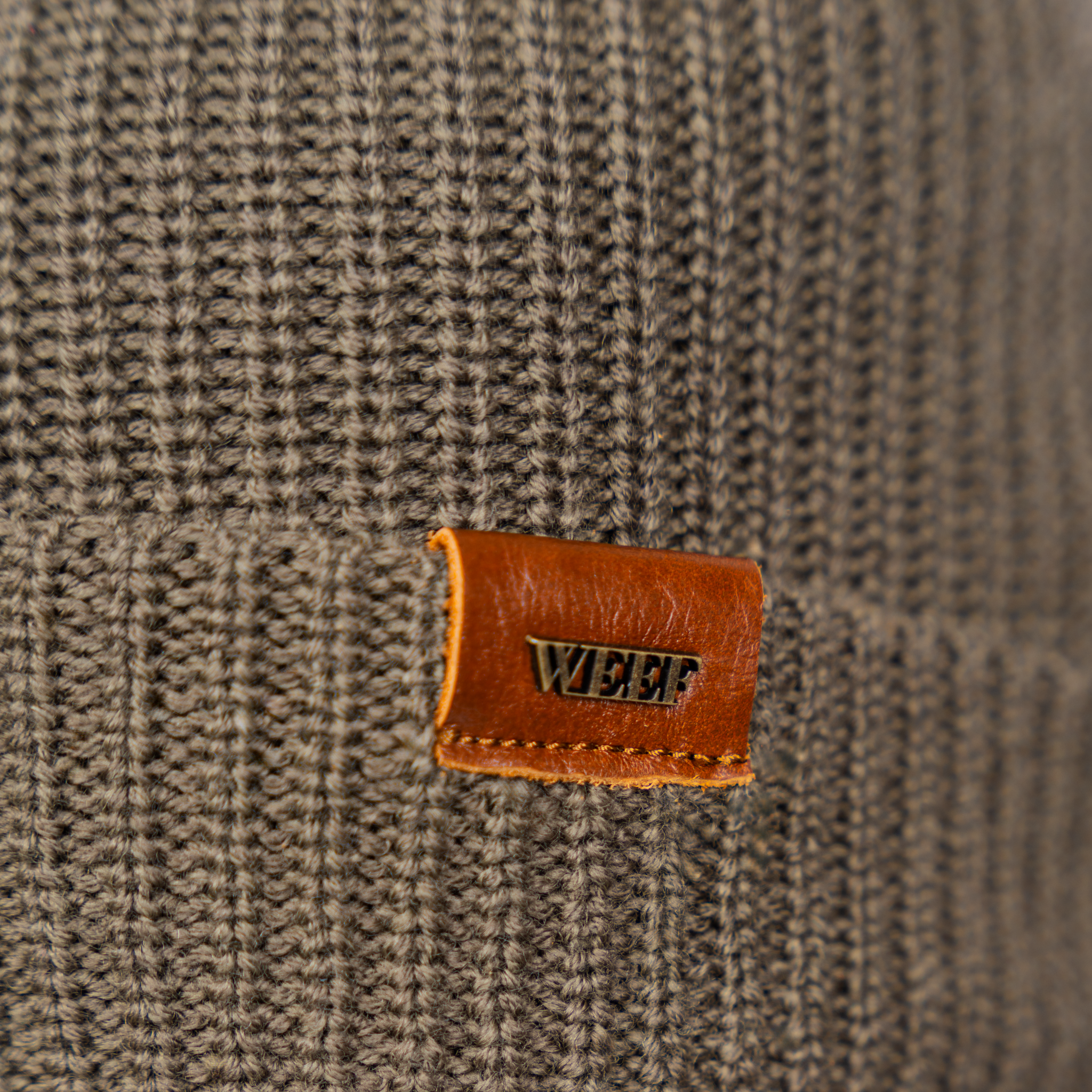 KNITTED HAT - OLIVE