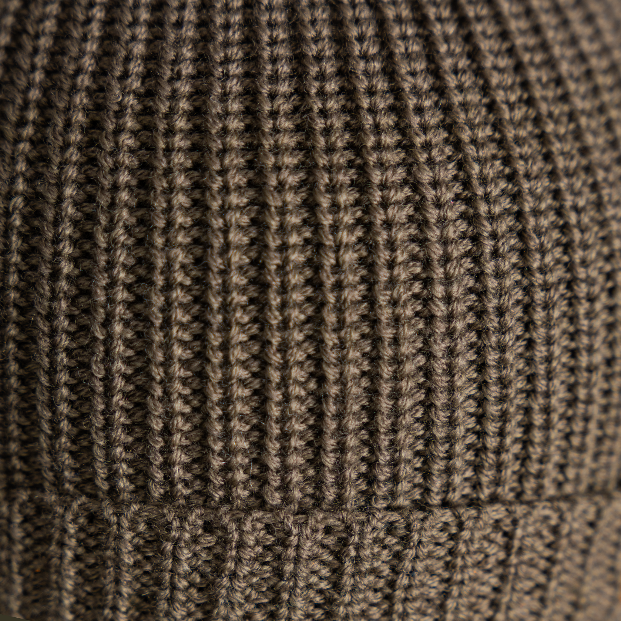 KNITTED HAT - OLIVE